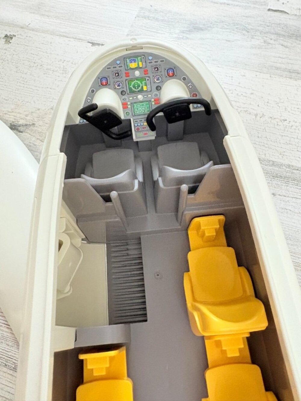 Playmobil 4310 Pacific Airlines Cargo Air Plane with Pilot and Flight Attendant - Picture 6 of 16